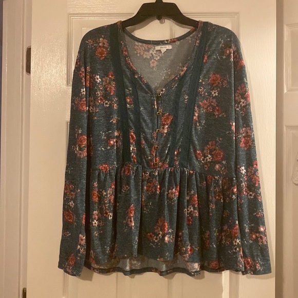 🛍Maurice’s top - Picture 1 of 3